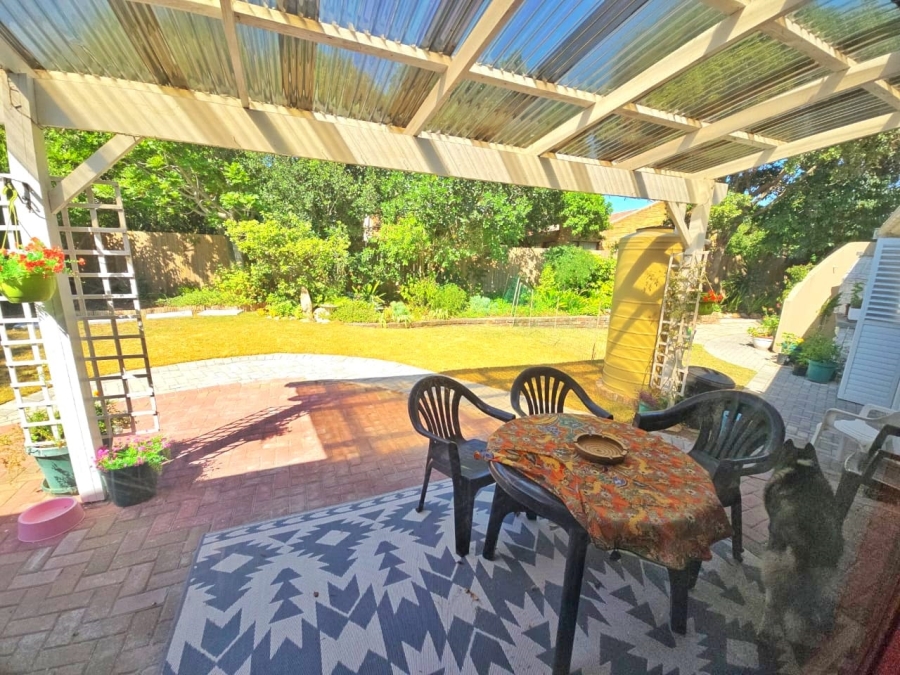 5 Bedroom Property for Sale in Kingfisher Creek Western Cape